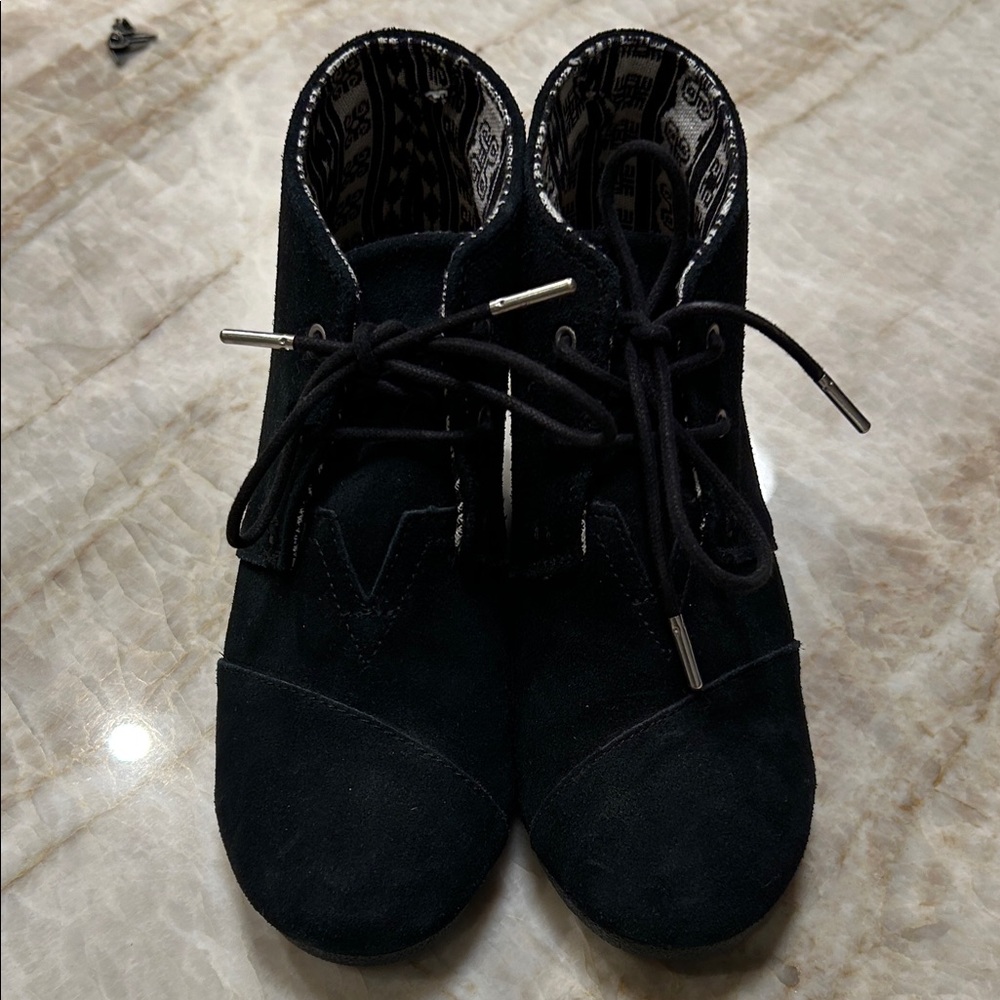 TOMS Black Suede Wedge Desert Ankle Boots | Size 8.5 | EUC